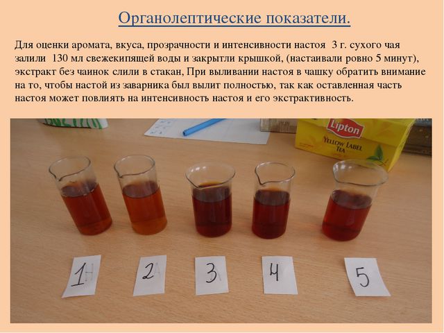 Жена растягивает себе пизду, трахая себя банками кока-колы и растворимого кофе